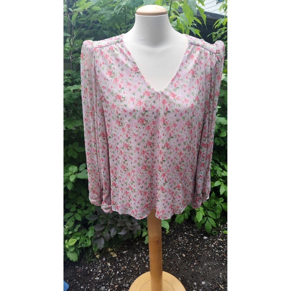 Suzy Shier large Floral Pleated Blouse V‎ Neck Long Sleeve Pink Red Romantic Top